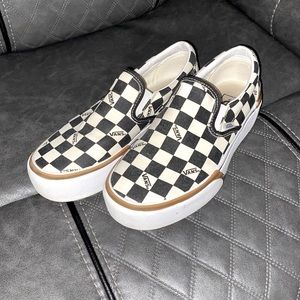 Regular black and white high platform vans